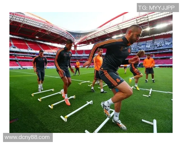 足球明星独特睡姿揭秘视频让你大开眼界的休息方式与训练效果分析